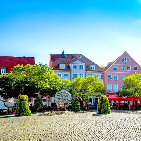 Müritzrast - Mit Terasse Und Müritzblick * Waren (Müritz)